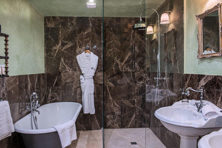 chateau-epinay-hotel-bathroom